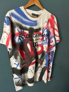 D&G " Logo Dog Tag " T-Shirt styled in White for Spring&Summer 2023