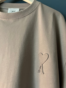 Ami " Logo Embroidered " T-Shirt styled it for Spring&Summer 2024